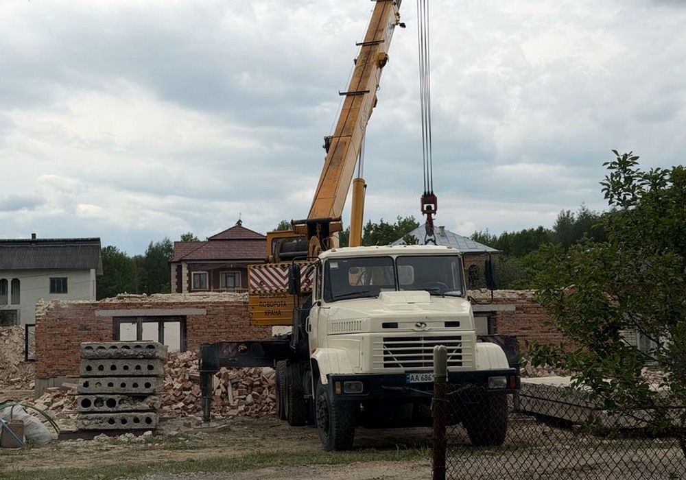 Демонтаж будинків та споруд